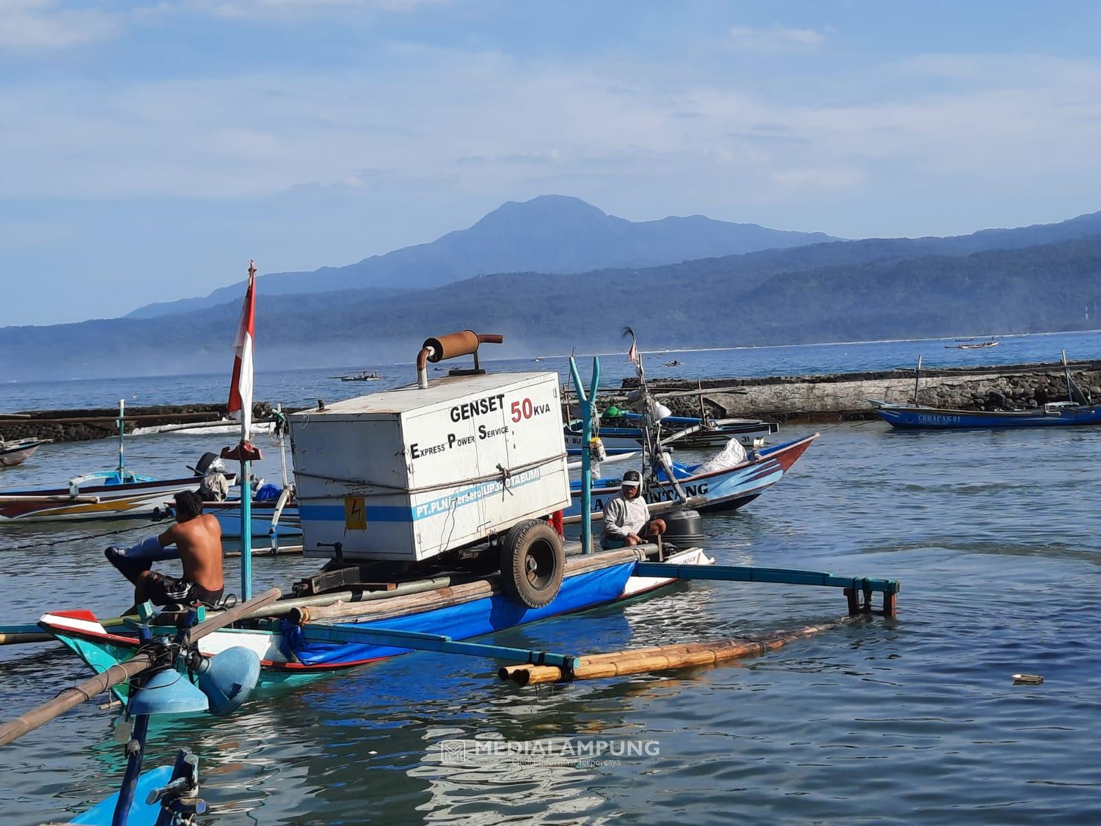 PT PLN Kirim Dua Genset Untuk Suplai Listrik Ke Pulau Pisang