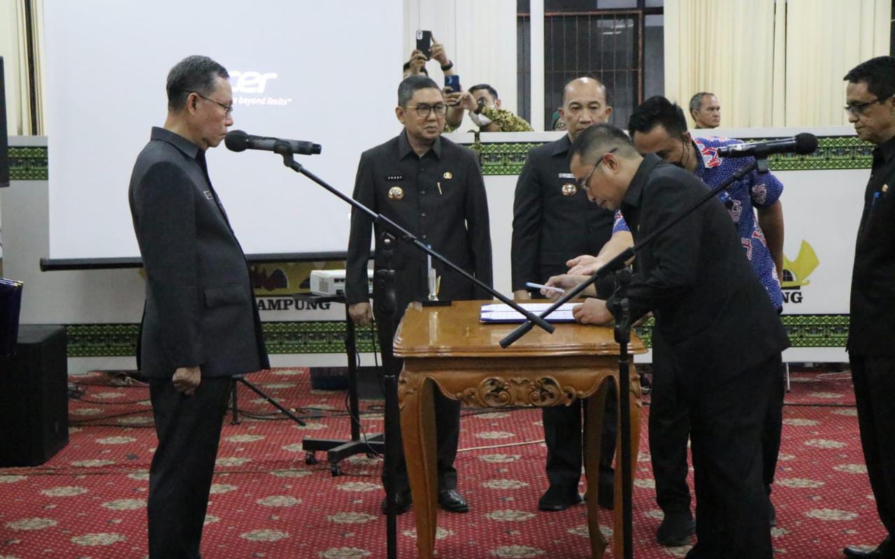 Wagub dan Sekdaprov Lampung Lantik dan Ambil Sumpah Jabatan Pejabat Eselon II