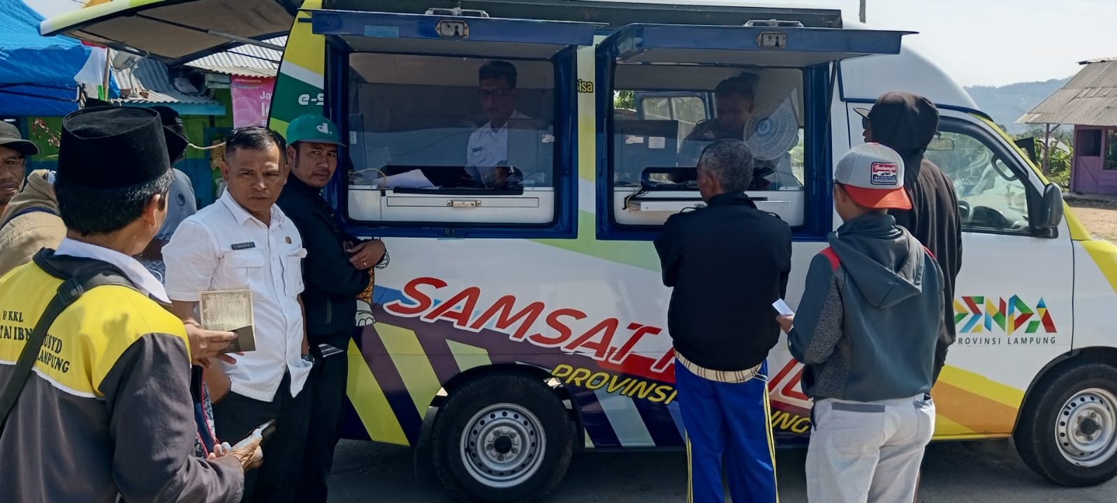 Samling Hadir di Pasar Betung Sekincau, Masyarakat Lebih Mudah Bayar Pajak Kendaraan