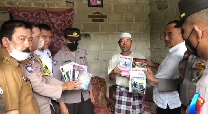 Plang Khilafatul Muslimin di Lamteng Dicopot, Polisi Temukan Ini di Dalam Rumah