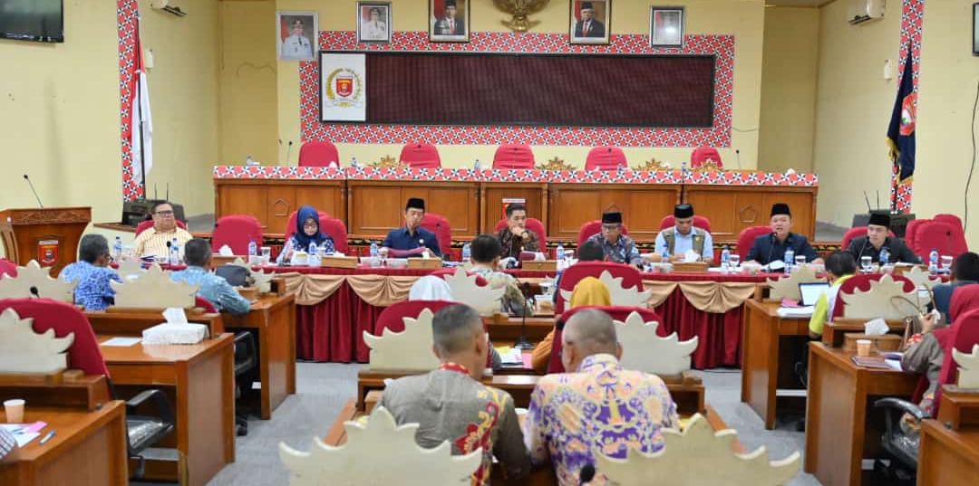 Hanya Dihadiri Sebagian Anggota Banang, Pembahasan RAPBD Lampung Barat 2024 Formalitas?