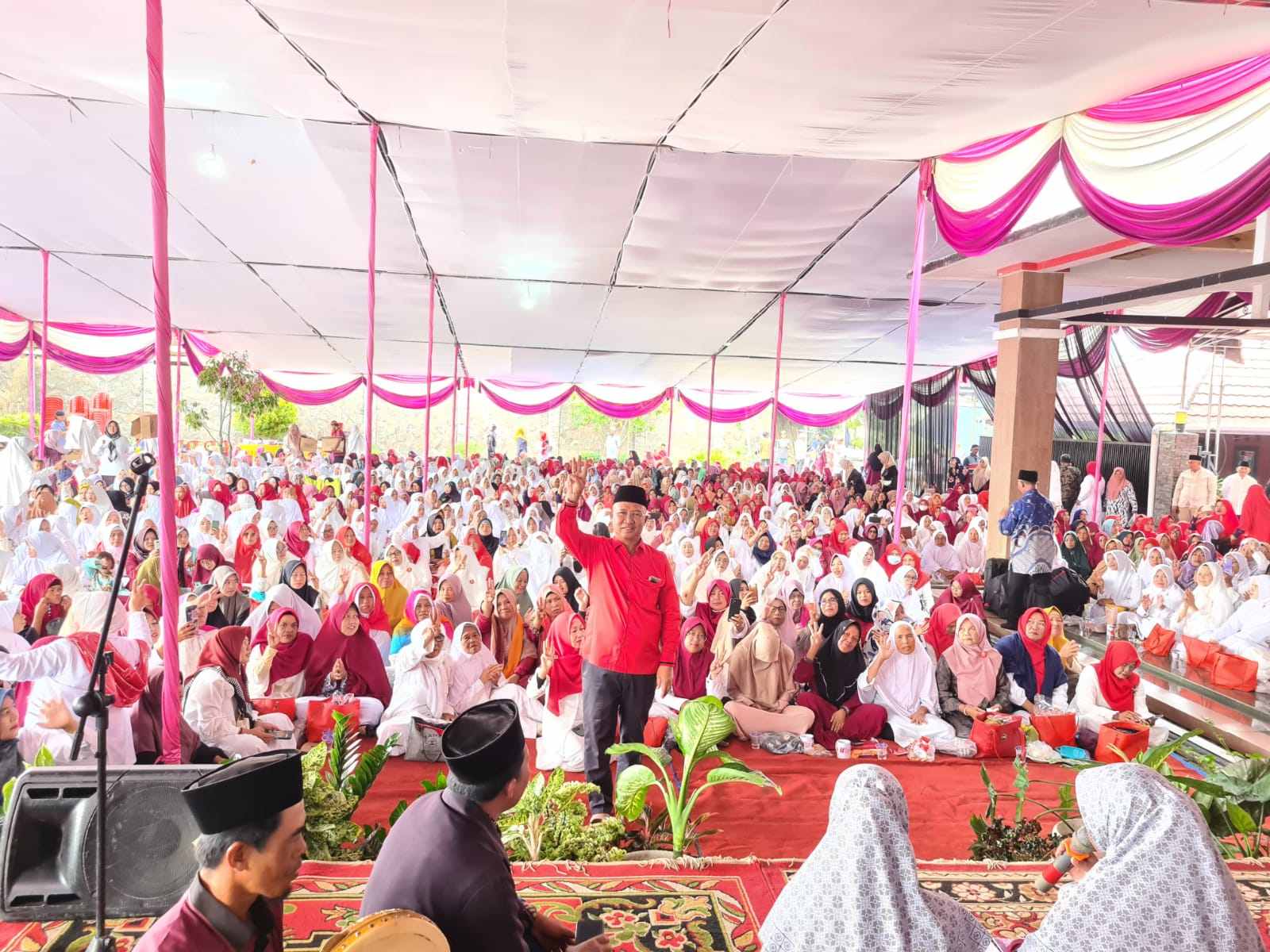 Ribuan Jemaah Hadiri Doa dan Sholawat Bersama Caleg DPR RI Mukhlis Basri