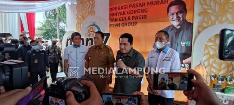 Gubernur Arinal Dampingi Menteri BUMN Tinjau Operasi Pasar di PTPN VII Bandarlampung