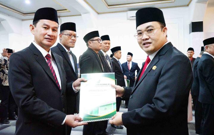 Ahmad Khotob Resmi Dilantik Sebagai Kepala Kantor Kemenag Pesisir Barat