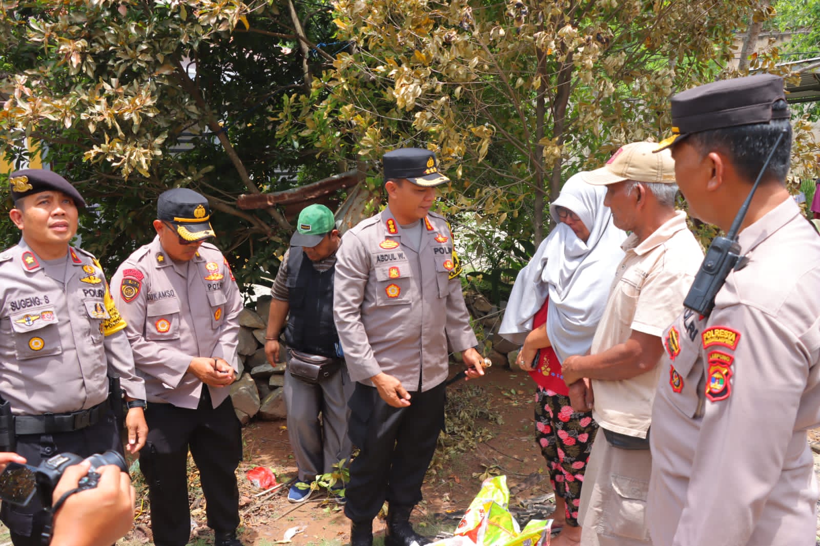 Bantu Korban Kebakaran di Way Gubak, Kapolresta Bandar Lampung Bawa Bantuan Sembako
