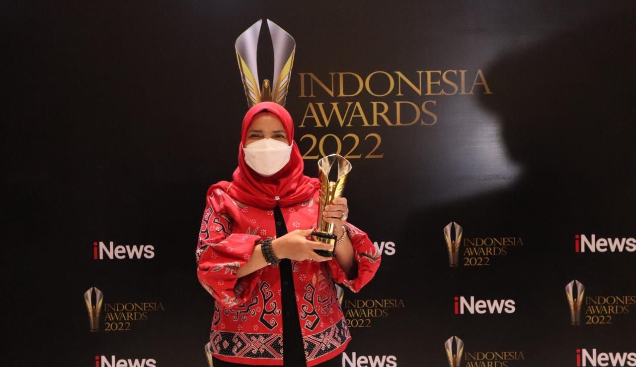 Eva Dwiana Raih Penghargaan di Indonesia Award 2022