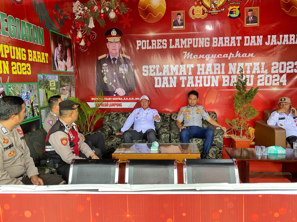 Pastikan Berjalan Aman dan Kondusif, Pj Bupati Lampung Barat Tinjau Posko Pengamanan Nataru