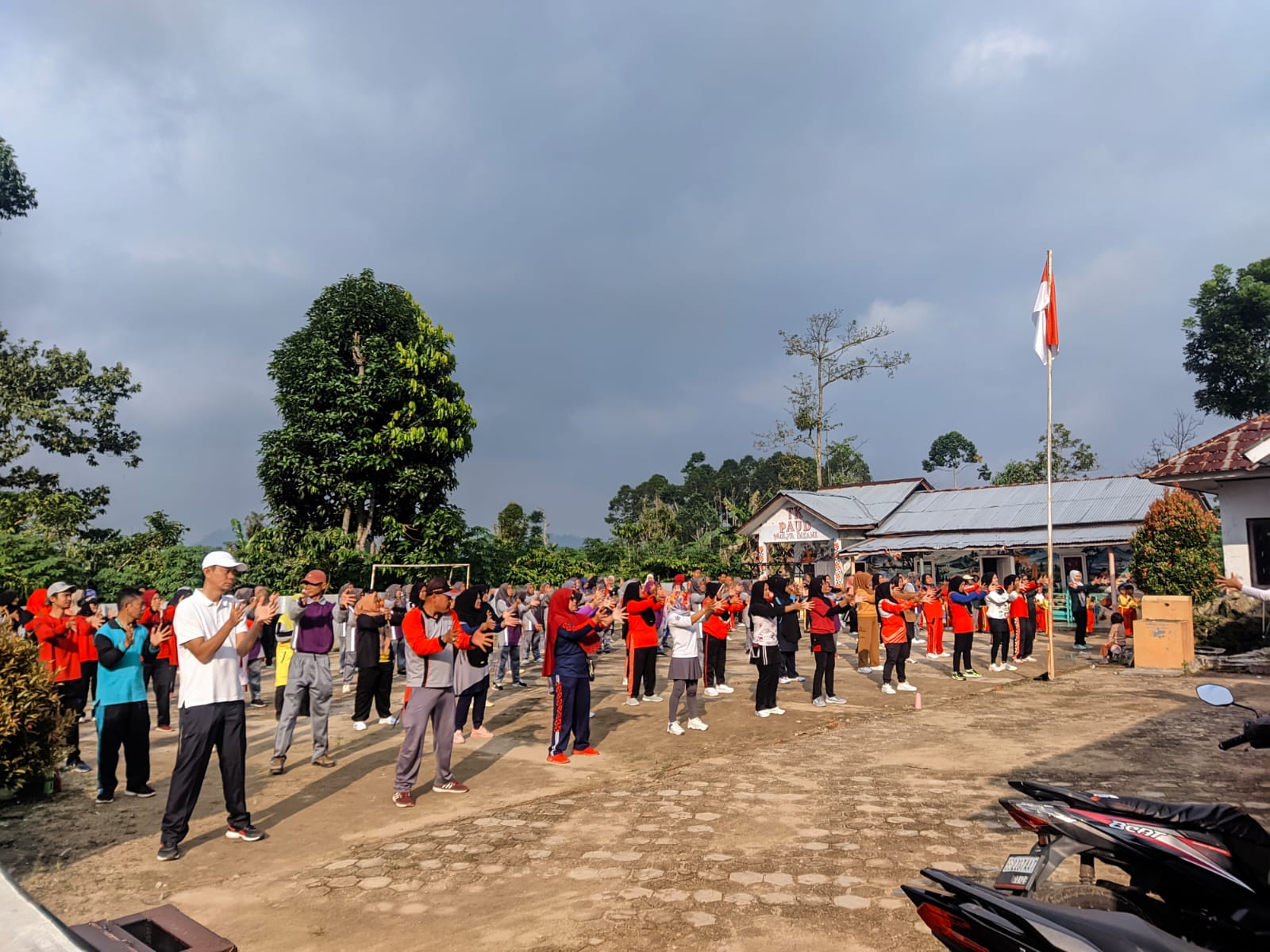 Event Senam Bersama Kecamatan Kebun Tebu di Pekon Cipta Mulya Berlangsung Seru 