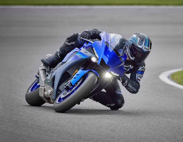 Yamaha YZF-R1: Superbike Ikonik dengan DNA MotoGP