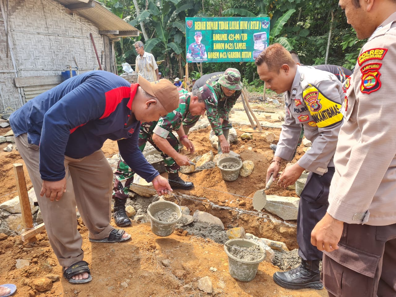 Kapt Tarekat Pimpin Peletakan Batu Pertama Program RTLH 