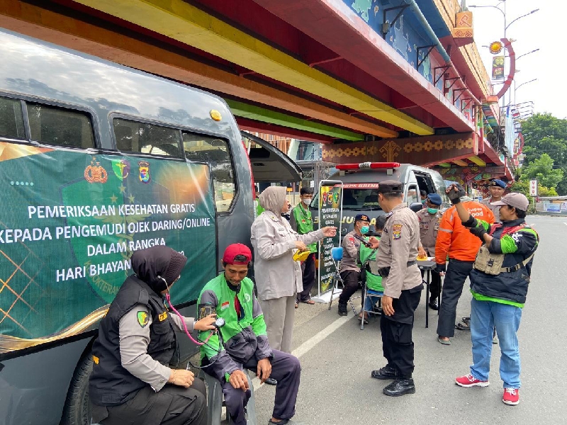 Bhayangkara ke-79, Polresta Bandar Lampung Gelar Pemeriksaan Kesehatan Gratis Driver Ojol dan Pekerja Informal