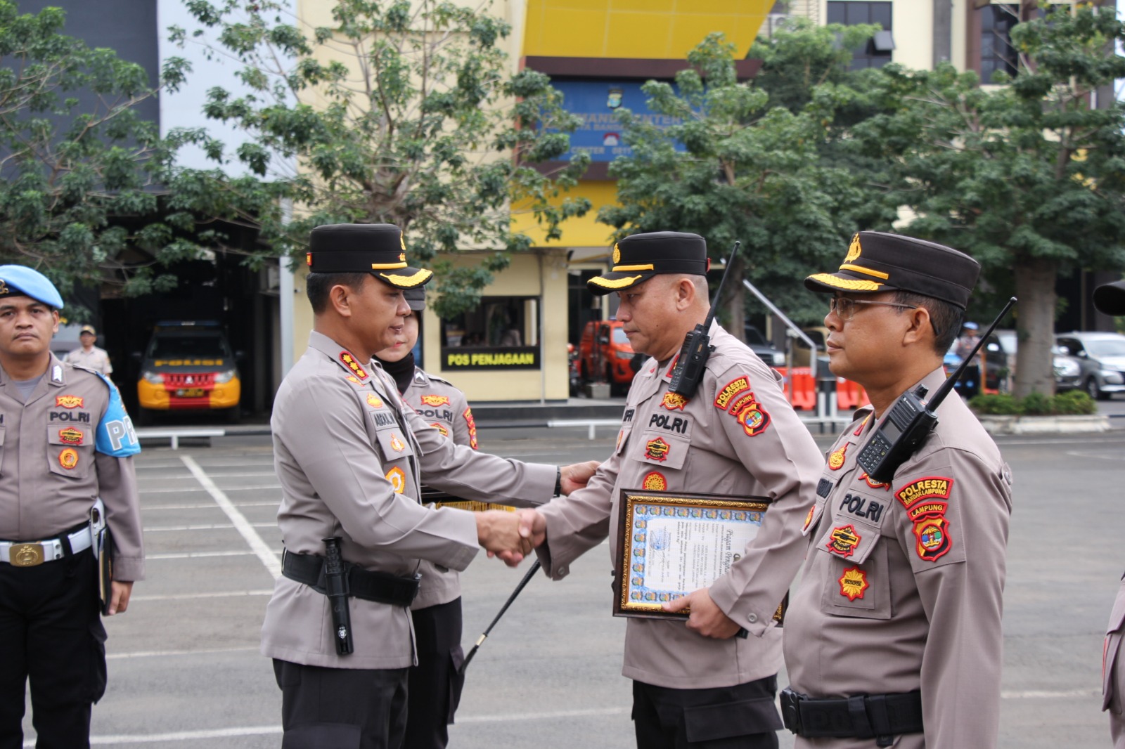 Ungkap Berbagai Kasus, 17 Personel Polresta Bandar Lampung Terima Penghargaan