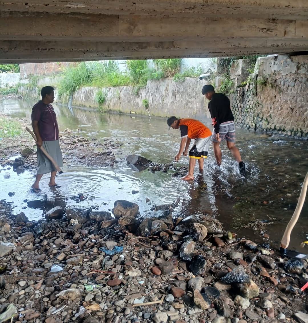Kecamatan Way Halim Gelar Jum’at Bersih dengan Grebek Sungai di Jalan P. Tidore
