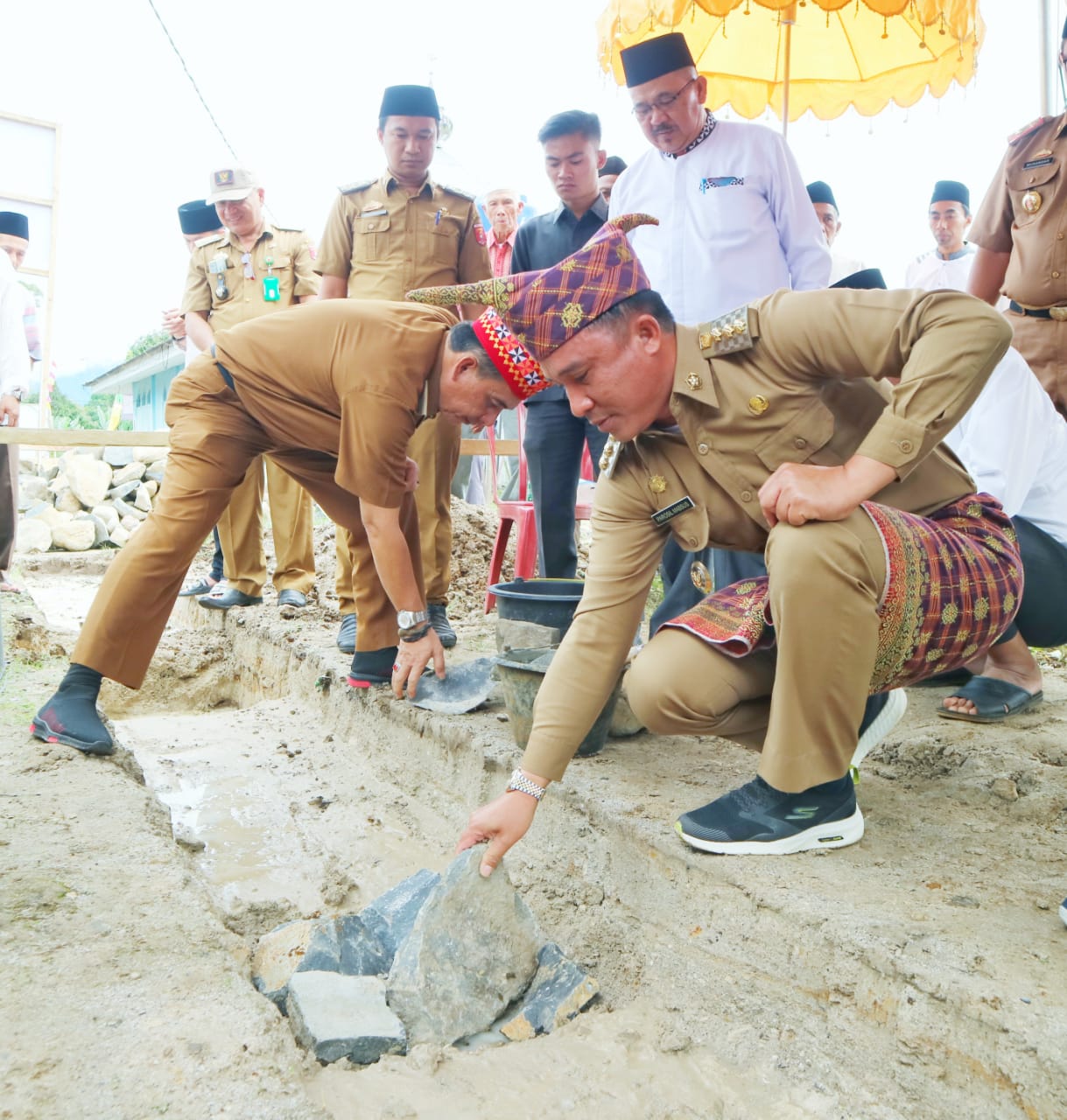 Parosil Lakukan Peletakan Batu Pertama Pembangunan Masjid Ar-Rahman