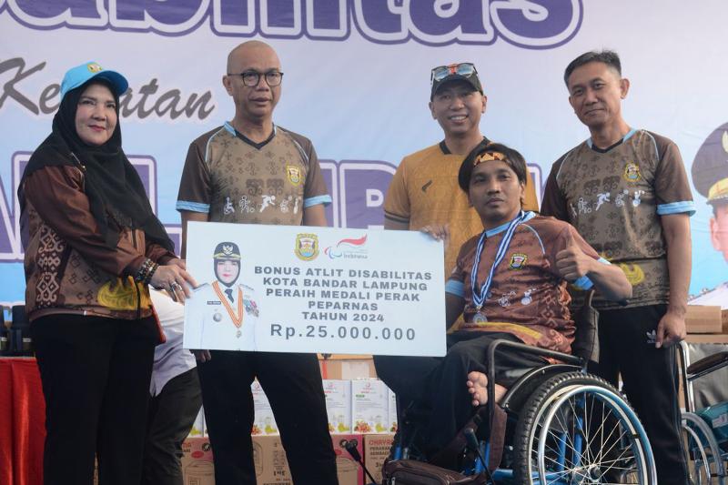 Atlet Disabilitas Peraih Medali Peparnas 2024, Oko Minaldi, Dapat Hadiah Umroh dan Uang Tunai