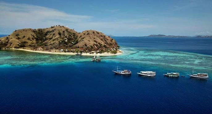 Kanawa: Pulau Tenang Penuh Pesona di Barat Flores