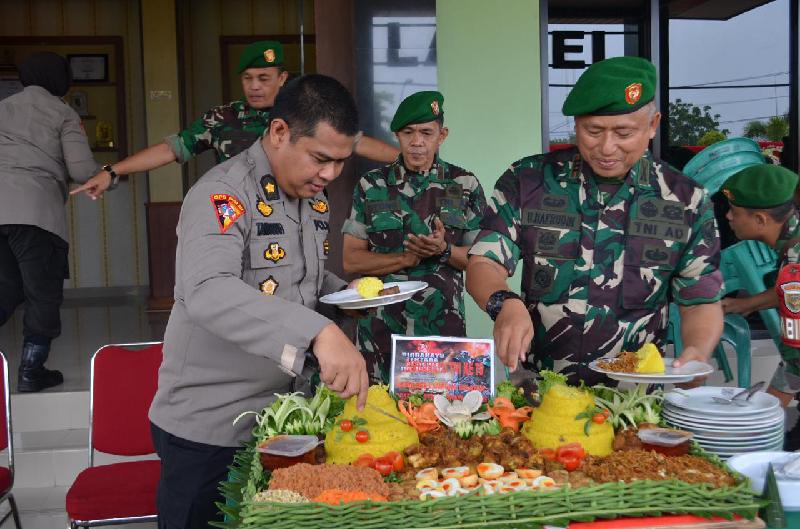 Polres Lamsel berikan Kejutan Kodim 0421/LS Di HUT TNI Ke -79