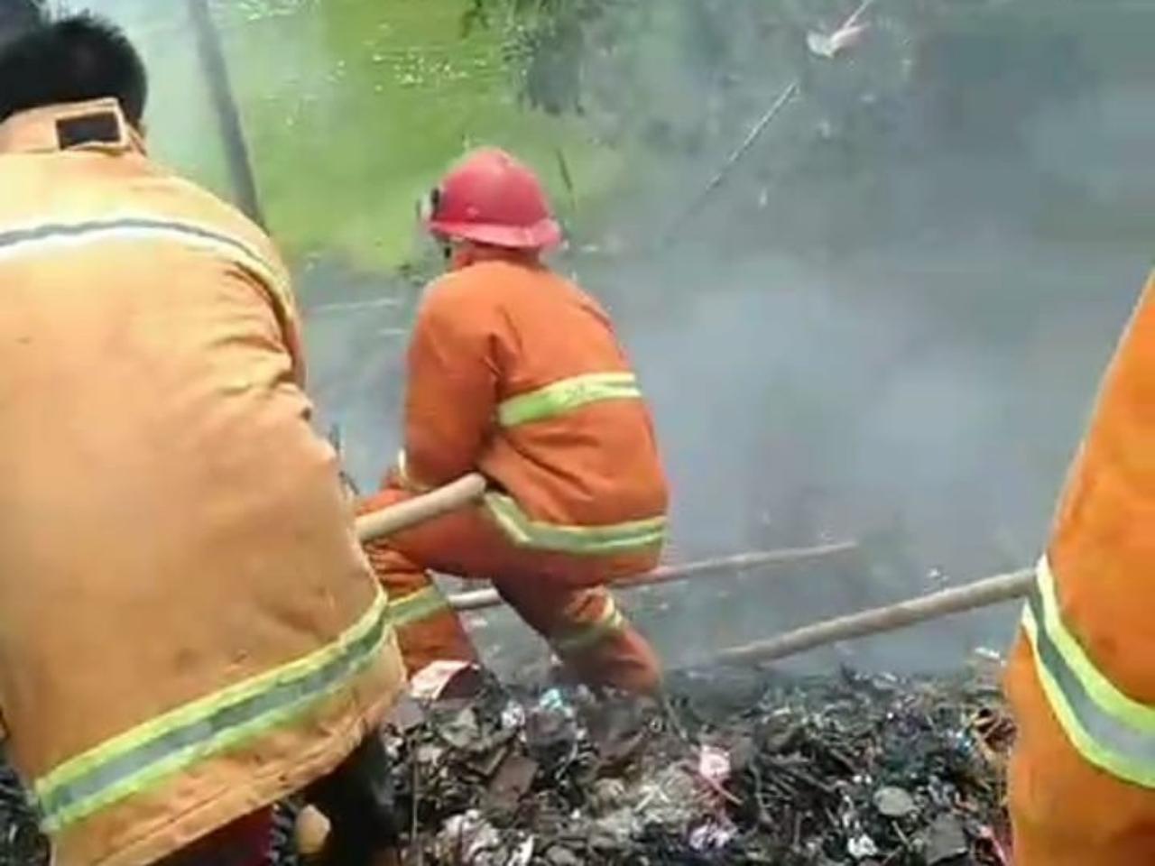 Kebakaran TPS di Sumber Jaya, SIBAT PMI Lampung Barat Kembali Diterjunkan