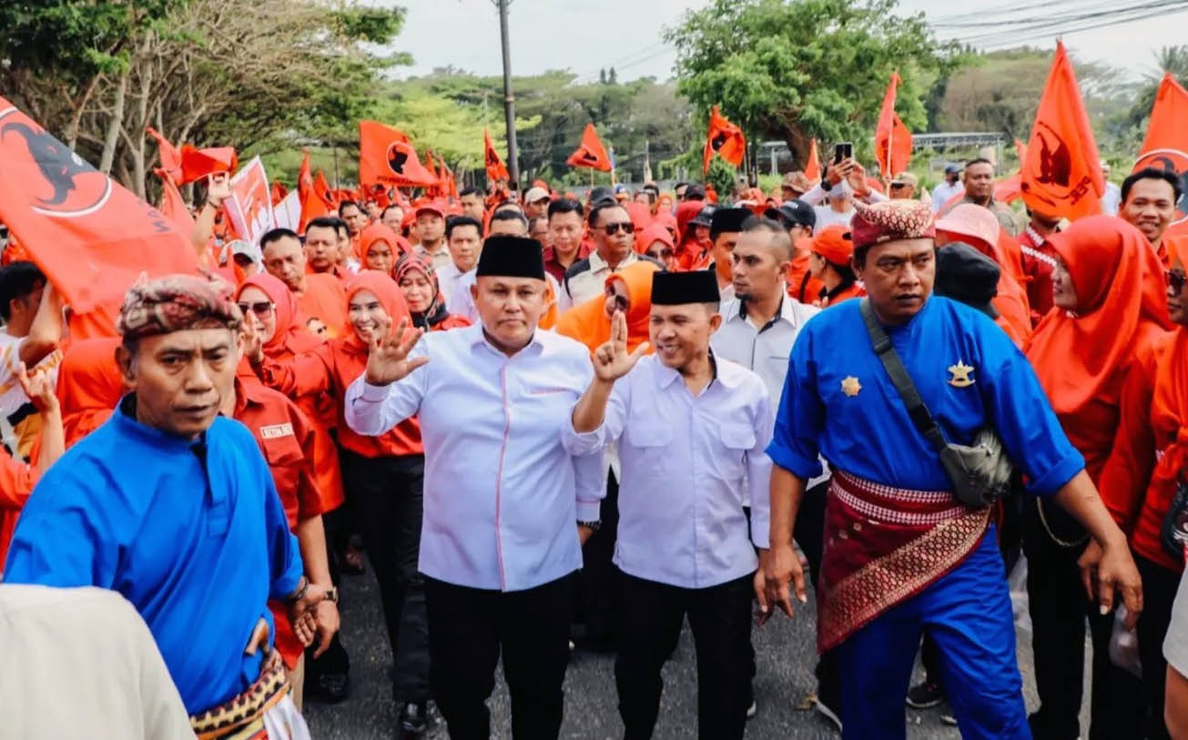 Nanang-Beriman Mendaftar ke KPU Lampung Selatan Diantar Ribuan Pendukung