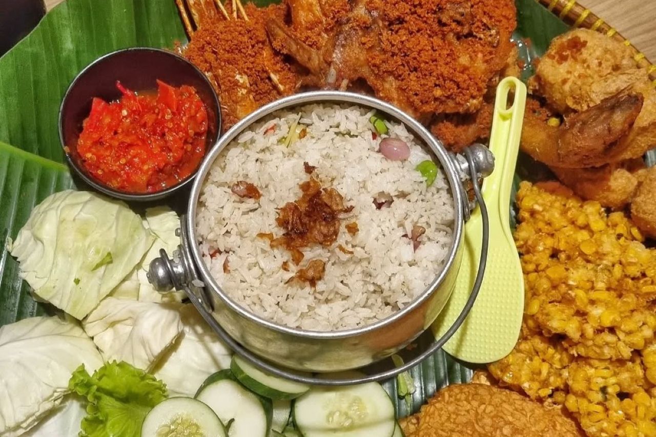 Nasi Liwet: Kuliner Tradisional yang Kaya Rasa dan Filosofi