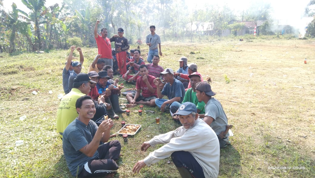 Warga Pekon Karangagung Tata Lingkungan Sambut Gebyar HUT RI 