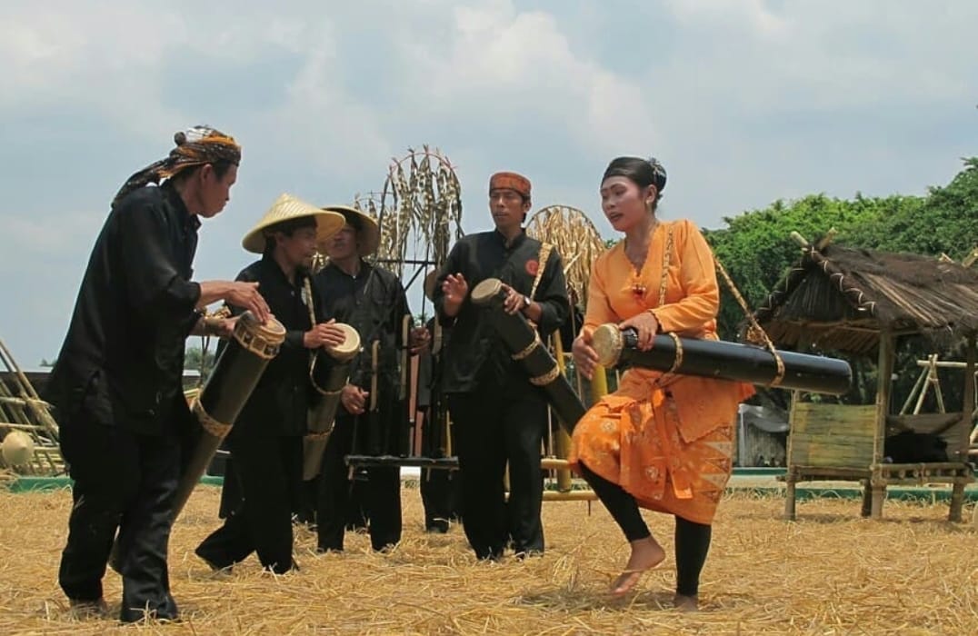 Dogdog Lojor: Warisan Alat Musik Tradisional dari Banten Selatan