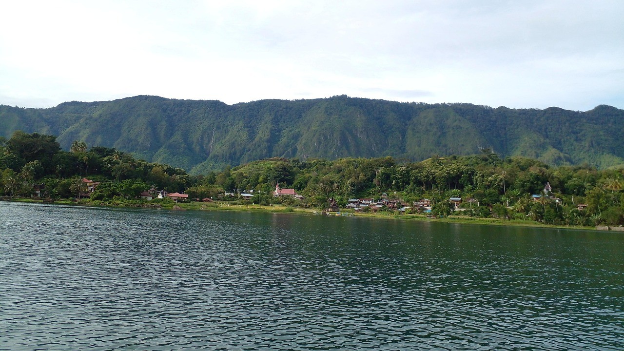 Pulau Samosir, Keindahan Alam dan Tradisi Leluhur di Jantung Danau Toba