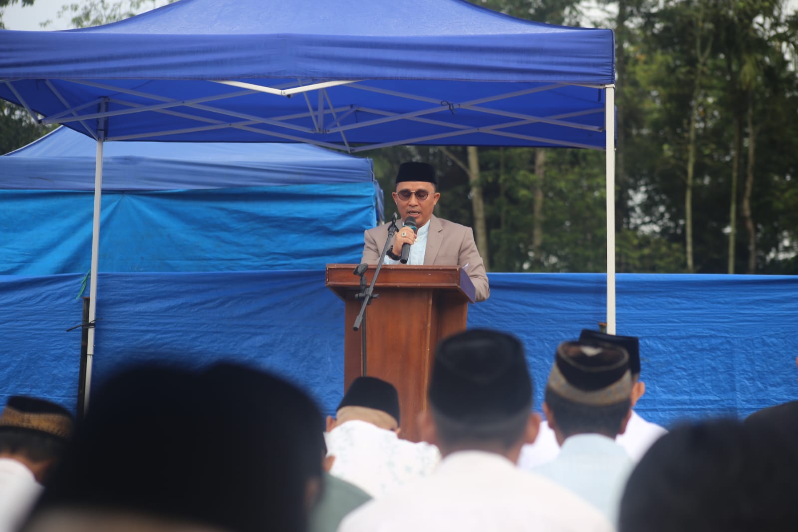 Shalat Ied Bersama Warga, Parosil Paparkan Arah Pembangunan Lampung Barat