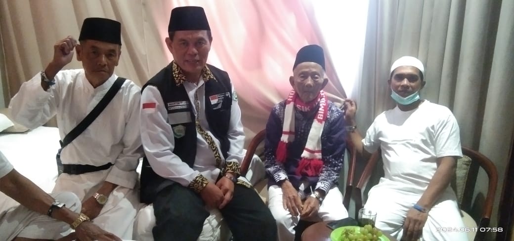 Jelang Armuzna, Petugas Haji Lampung Barat Terus Lakukan Pemeriksaan Kesehatan Jemaah