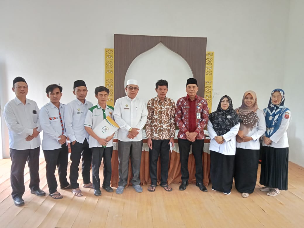 Peluk Agama Islam, Putra Rafael Marbun Terima Zakat Asnaf 