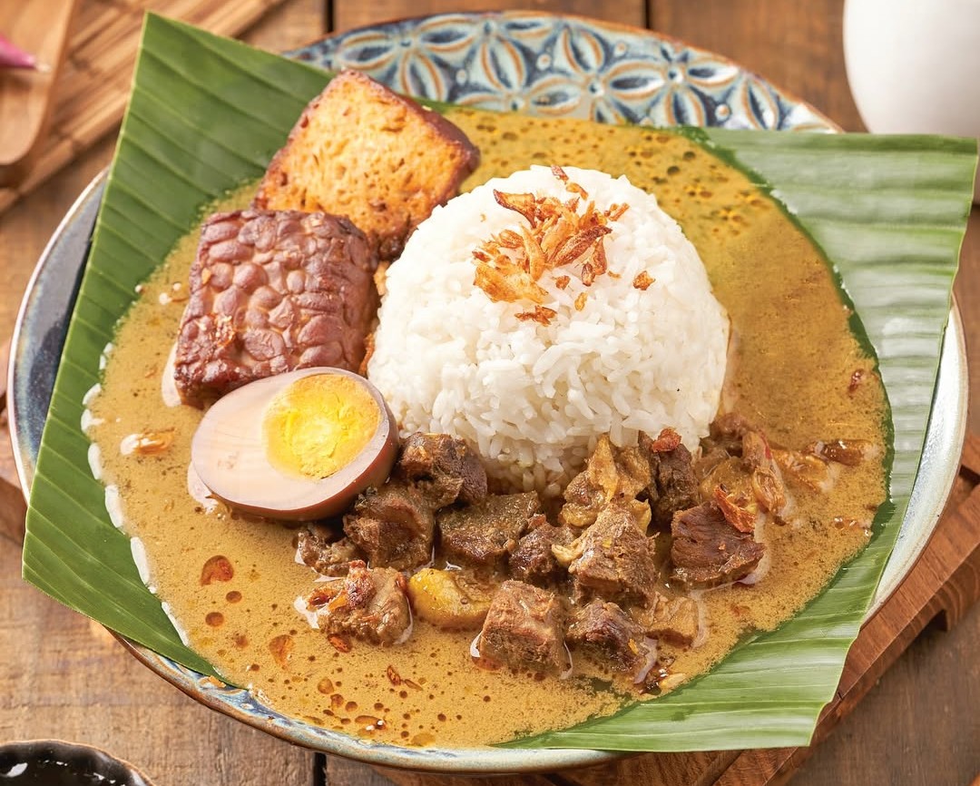 Nasi Gandul Pati, Kuliner Legendaris dengan Cita Rasa Gurih Manis