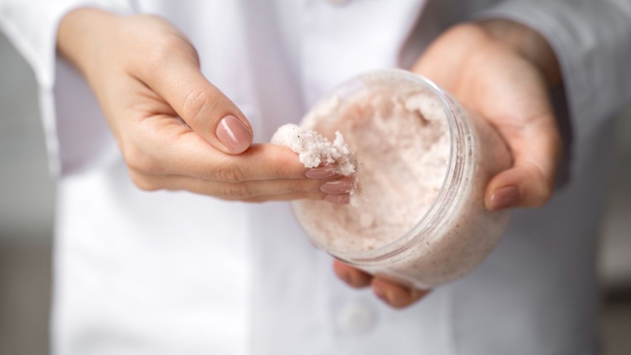 5 Body Scrub Murah di Bawah Rp30.000 yang Efektif Mencerahkan Kulit