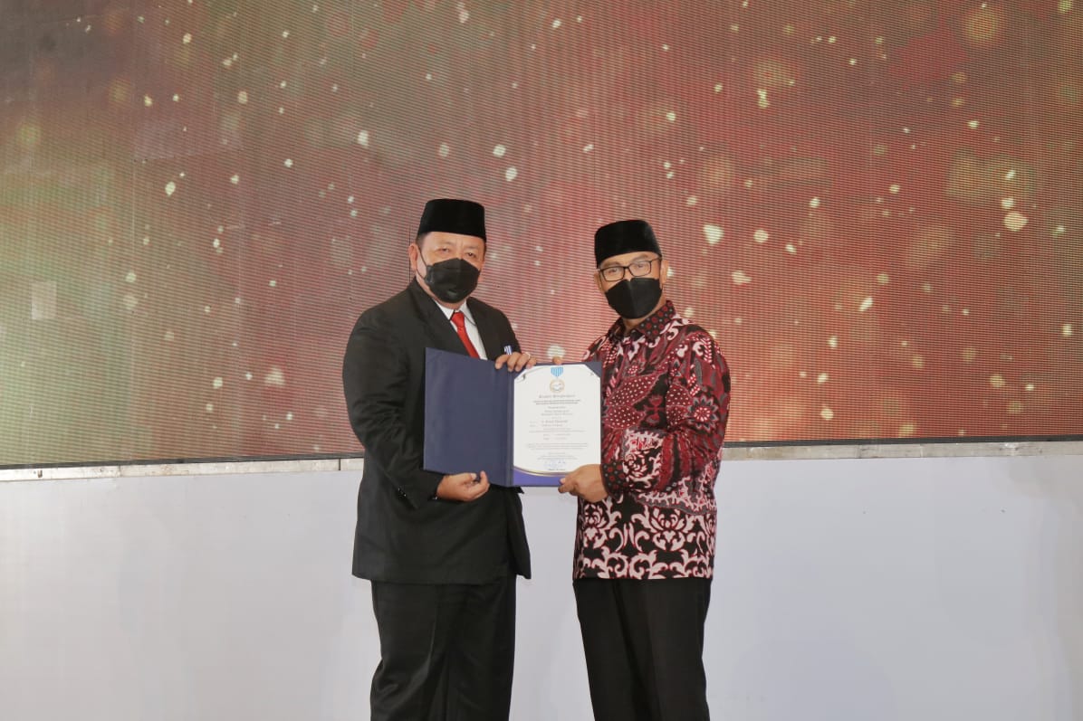 Gubernur dan Ketua TP PKK Lampung Raih Penghargaan Manggala Karya Kencana