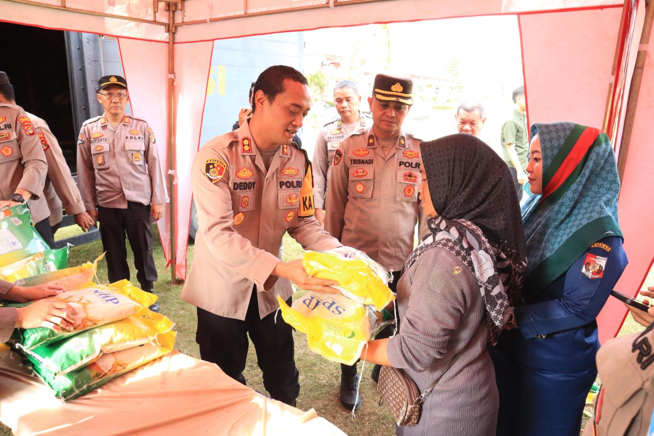 Polres Lampung Utara Jual Beras Murah, Warga Serbu Hingga Habis