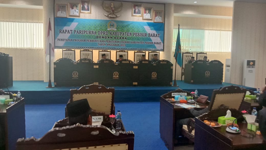 Sempat Molor, Paripurna DPRD Pesbar Dimulai Saat Adzan Dzuhur