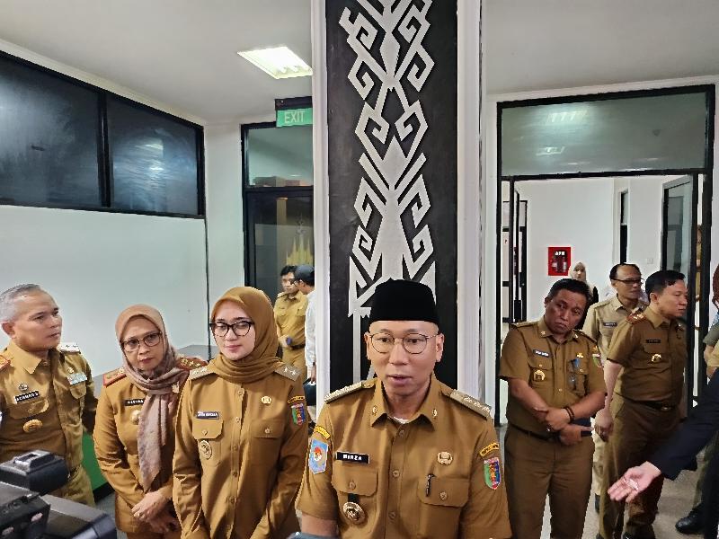 Hari Pertama Ngantor, Mirza-Jihan Bahas Perbaikan Infrastruktur dan Teruskan MBG
