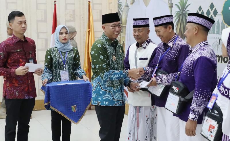 7.050 Jamaah Haji Lampung Terima Uang Saku Rp1 Juta Per Orang dari Gubernur Mirza