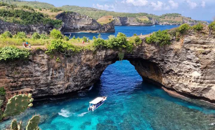 Menelusuri Keajaiban Alam Broken Beach di Bali