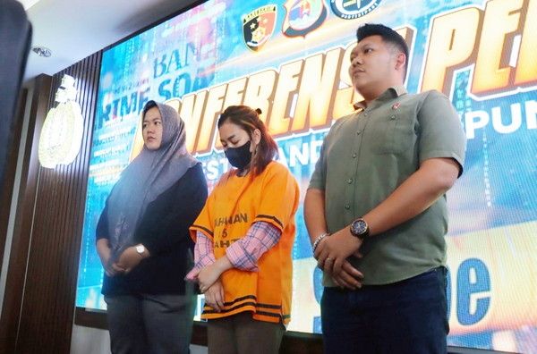 Polisi Tangkap Wanita Penipu Arisan Bodong Setelah Dua Tahun Buron