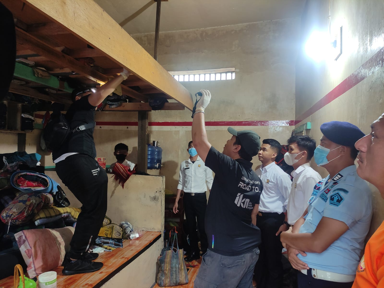 Tim Satops Patnal Geledah Rutan Krui