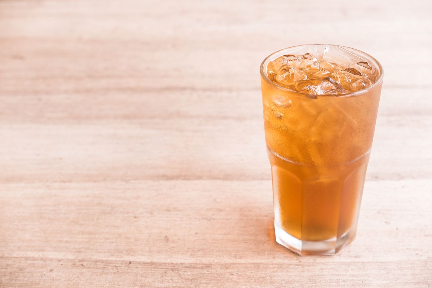 Waspadai Kalori Es Teh Manis, Ini Cara Menikmatinya agar Tetap Sehat