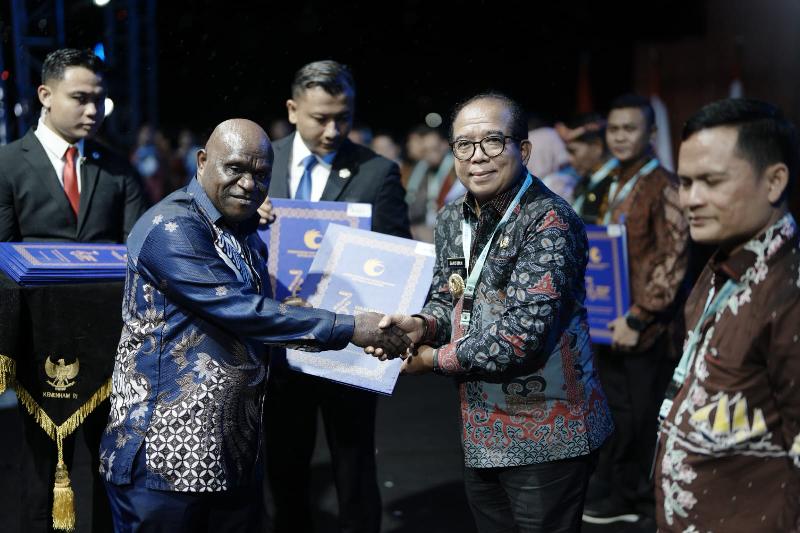 Lampung Raih Penghargaan Provinsi Pembina KKP HAM pada Puncak Peringatan Hari HAM Sedunia