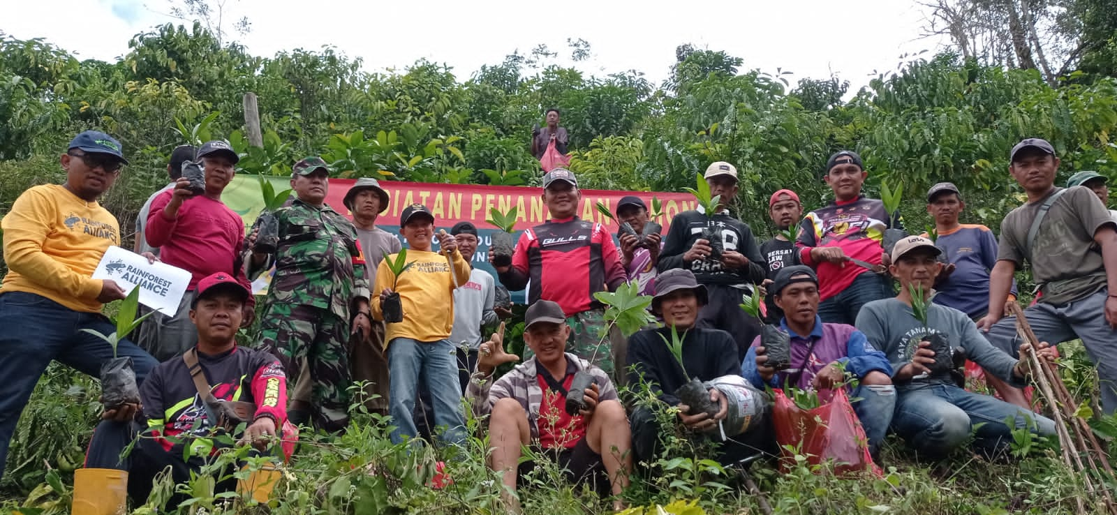 Lestarikan Hutan Adat, Pekon Bedudu Tanam Ribuan Bibit Pohon 