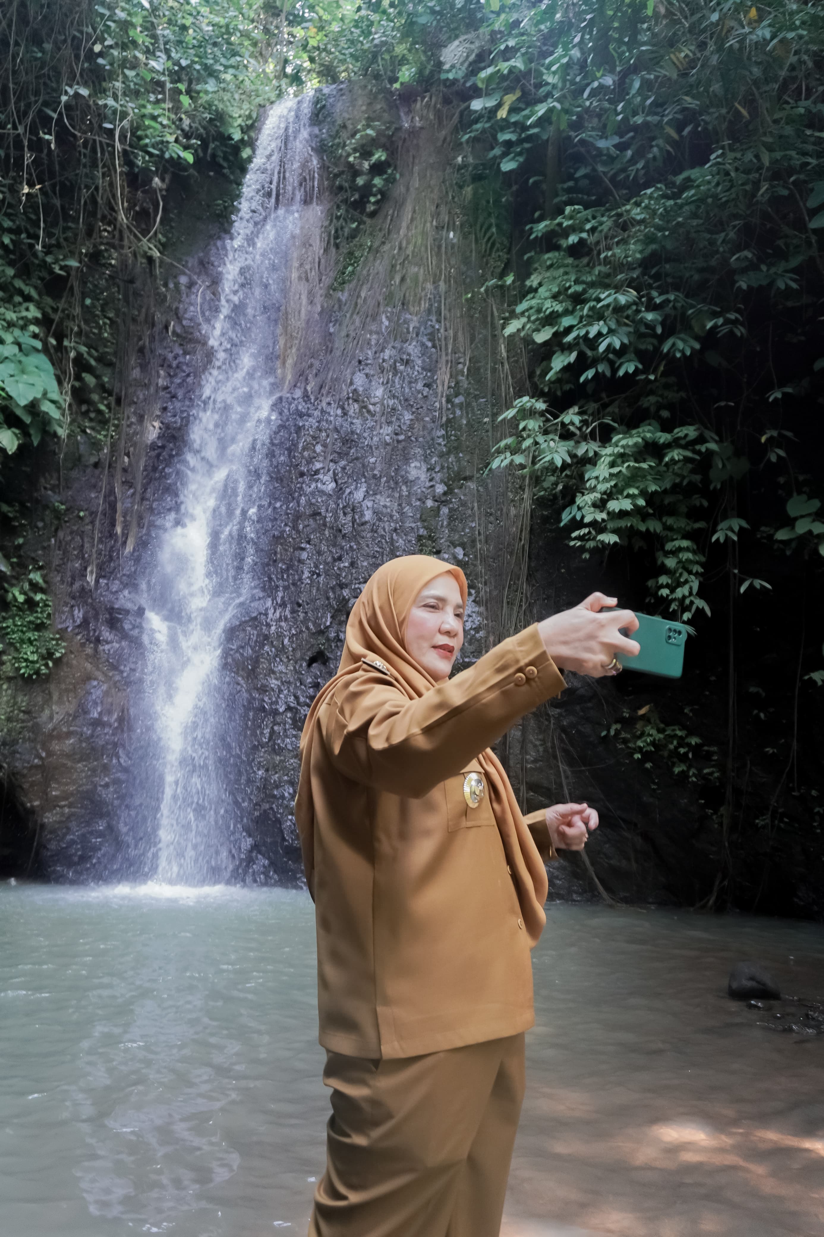 Usai Tinjau Air Terjun Batu Putu, Wali Kota Eva Dwiana Janji Tambah Fasilitas Gazebo