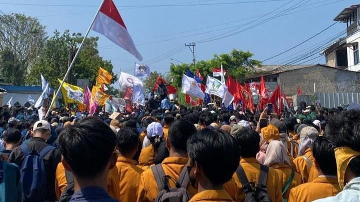 Sempat Ricuh, Massa Aksi Tolak RUU Pilkada di Gedung DPRD Lampung Membubarkan Diri