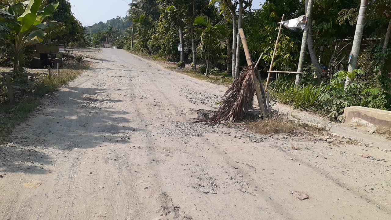 Gorong-gorong Jalan di Suoh Amblas, Bahayakan Pengguna Jalan