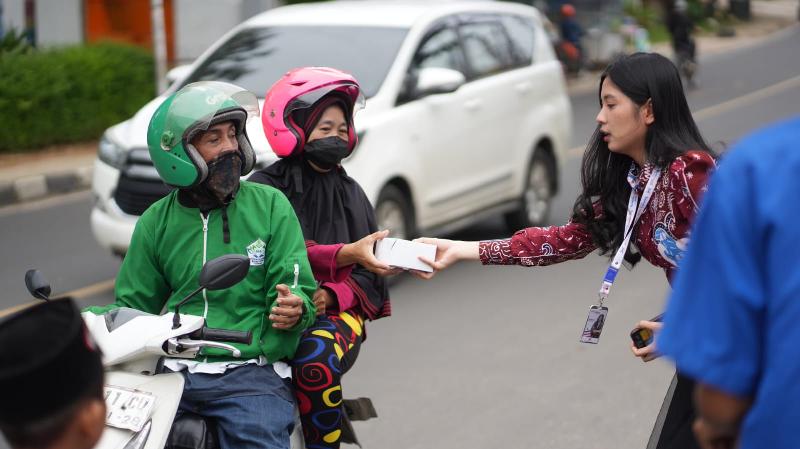 Masyarakat Apresiasi  Program Berbagi Takjil Bank Lampung