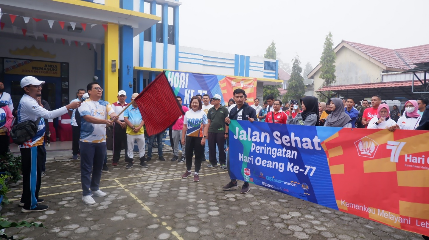 Commemorating the 77th HORI, KPPN Liwa Organizes a Relaxing Walk Through the Morning Fog in Kota Bunga
