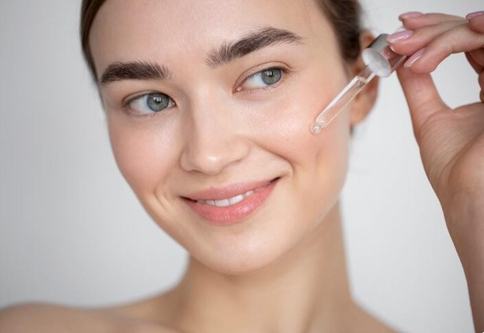 Manfaat Memakai Serum Wajah untuk Kulit Sehat, Lembap, dan Terawat
