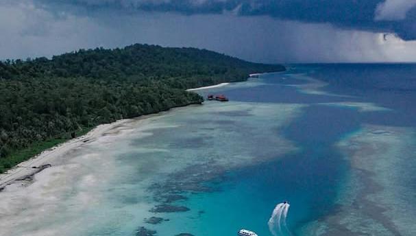 Pulau Maratua, Surga Bahari Tersembunyi dengan Pesona Laut yang Memikat